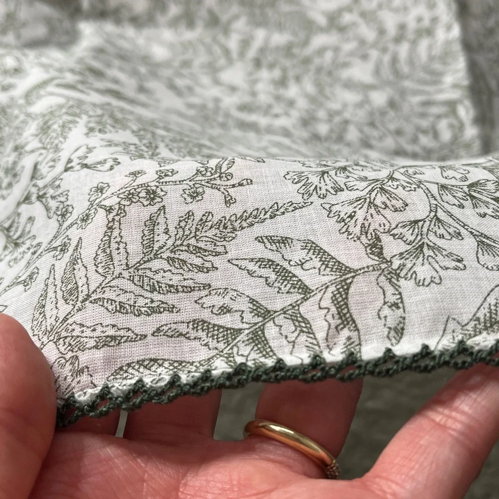 Elegant Gray Leaf Pattern scarf No brand 27x27